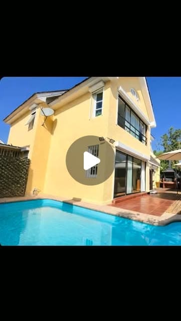 Casa en condominio con piscina y quincho